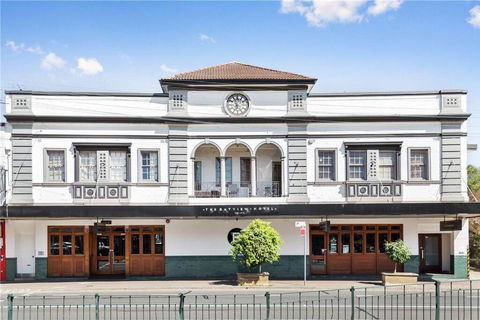 GLAD1 - Monash Rd - Gladesville - Hotel VIC 2