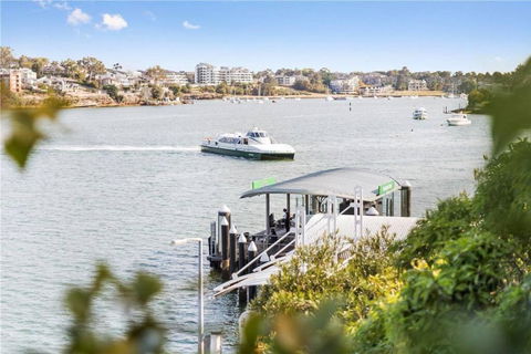 GLAD1 - Monash Rd - Gladesville - Hotel VIC 3