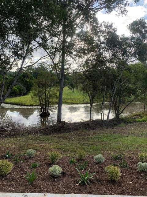 Gorgeous 2 Bedroom Tiny House Noosa Hinterland - Hotel VIC 3