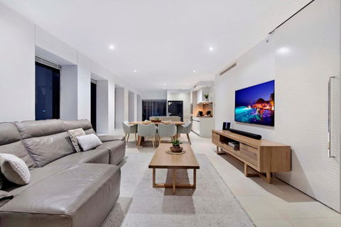 GUARANTEED OCEAN VIEW - Level 16 And Up - Soul Surfers Paradise - Self Contained &Privately Managed - Hotel VIC 2