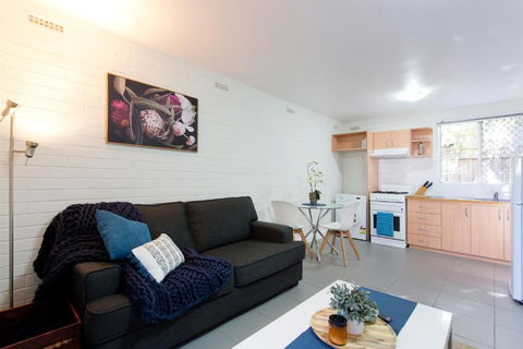 Hensman 5 - 1BRM Unit With Courtyard & Parking - Hotel VIC 0