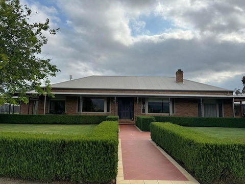 Hubbard Road - Hotel VIC 1