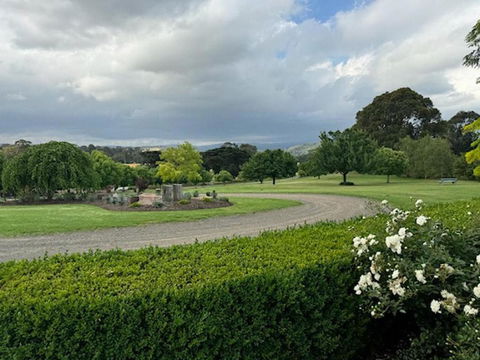 Hubbard Road - Hotel VIC 3