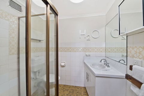 Akuna 14, 6 Joffre Street, - Hotel VIC 2