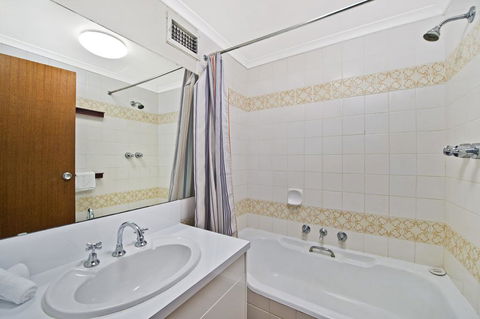 Akuna 14, 6 Joffre Street, - Hotel VIC 3