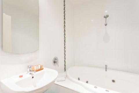 Anglesea River Apartments - Spa Apartment 23 - Hotel VIC 2