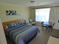 Book Glen Innes Accommodation Vacations Hotel VIC Hotel VIC