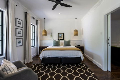 MAIN STREET RETREAT - King BRs, Comp Minibar, Breakfast Prov, Fireplaces - Hotel VIC 1