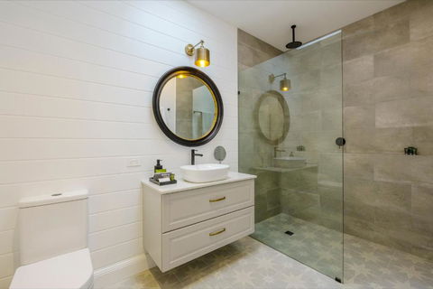 MAIN STREET RETREAT - King BRs, Comp Minibar, Breakfast Prov, Fireplaces - Hotel VIC 2