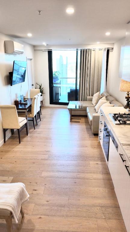 M-city Shopping Center Apartment - Executive Twin King Ensuites - Fully Equipped - Free Parking, Fast Wifi, Smart TV, Netflix, Complementary Drinks & Amenities - Clayton 3168 - Hotel VIC 3