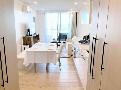M-city Shopping Center Apartment - Executive Twin King Ensuites - Fully Equipped - Free Parking, Fast Wifi, Smart TV, Netflix, Complementary Drinks & Amenities - Clayton 3168 - Hotel VIC 0