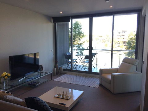 Marina View Apartment On The Maribyrnong River, Melbourne - Hotel VIC 3