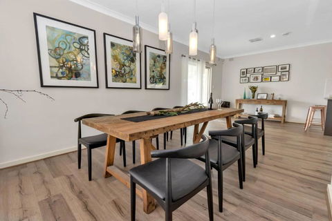 Mid Century 4 Bedroom Getaway In Barossa Vineyard - Hotel VIC 2