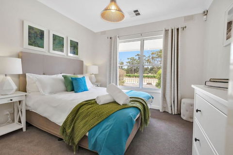 Mid Century 4 Bedroom Getaway In Barossa Vineyard - Hotel VIC 1