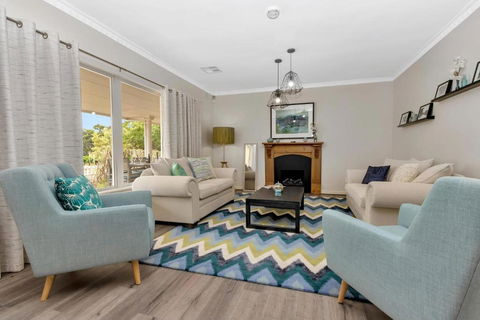 Mid Century 4 Bedroom Getaway In Barossa Vineyard - Hotel VIC 0