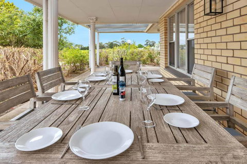 Mid Century 4 Bedroom Getaway In Barossa Vineyard - Hotel VIC 3