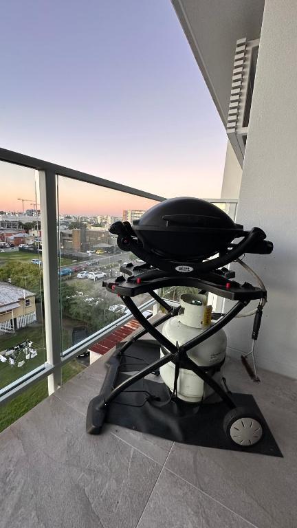 Modern 2-Bed 2-Bath - Walk To Hospital & Westfield - Hotel VIC 1