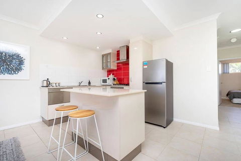 Modern Midland Retreat 2br 1 Bth - Hotel VIC 0