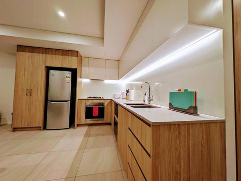 Modern 2 Bedroom Apartment Close To All Amenities! - Hotel VIC 2