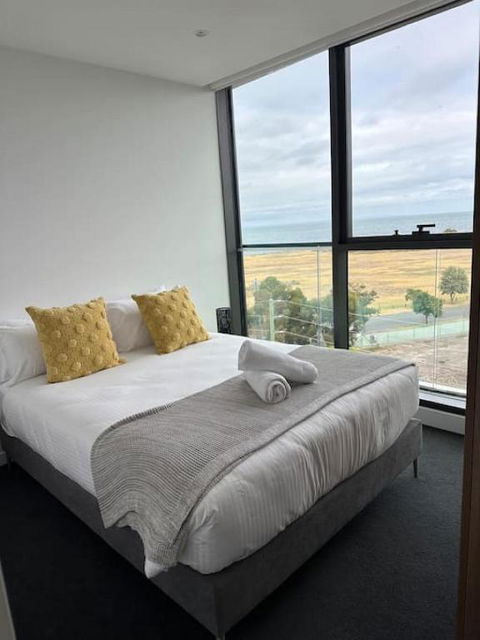 Modern 2 BRM Apt In Williamstown - Hotel VIC 3