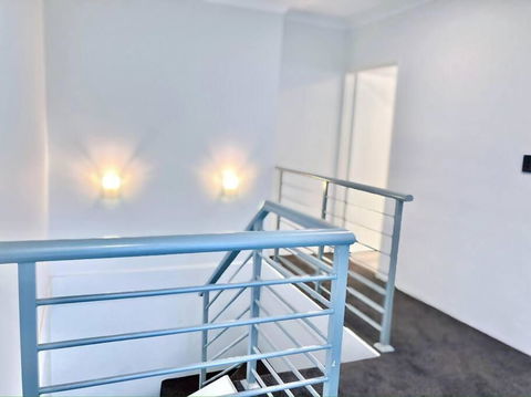 Modern Double-Story Abode A Scarborough Delight - Hotel VIC 1