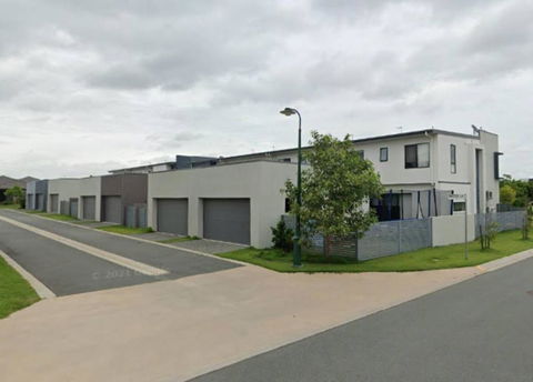 Modern Elegance Near Lakes Train Parks And Beaches - Hotel VIC 1