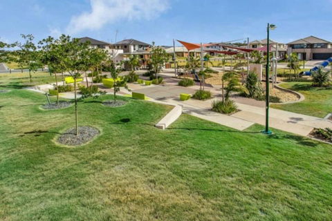 Modern Elegance Near Lakes Train Parks And Beaches - Hotel VIC 3