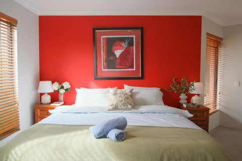 Modern Retro House Nr Airport 6Bedrooms Yard N Parking - Hotel VIC 1