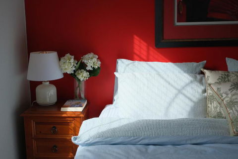 Modern Retro House Nr Airport 6Bedrooms Yard N Parking - Hotel VIC 2