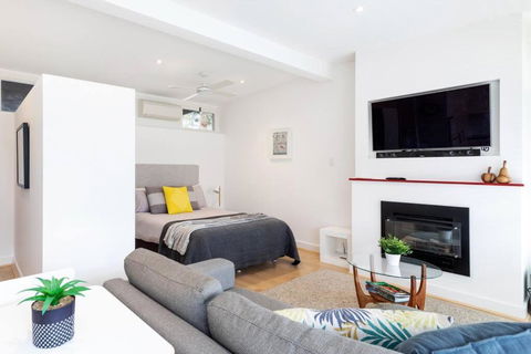 Modern Stylish Self-contained Studio Apartment - Hotel VIC 0