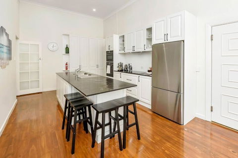 Normanville, Large Historic Three Bedroom Home - Hotel VIC 2