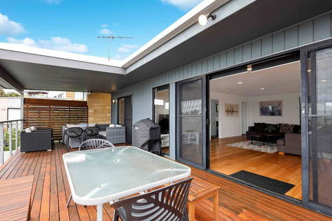 Ocean Escape- 5 Bedroom, 3 Bath- Sleeps 11 - Hotel VIC 2