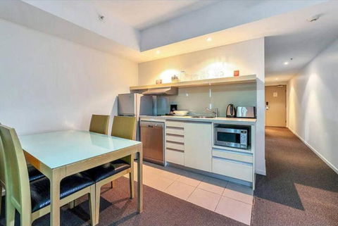 One Bed Harbour And City Views Apartment - Hotel VIC 2