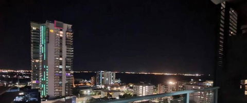 One Bed Harbour And City Views Apartment - Hotel VIC 3
