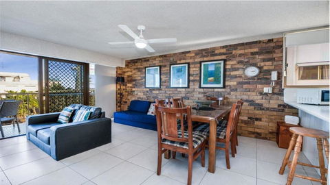 Oceanic Unit 4 Kings Beach QLD - Hotel VIC 3