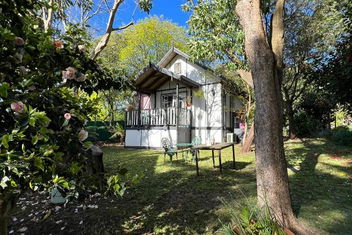 Olinda Country Cottages with Hotel VIC