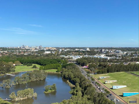 Parkside & City View In Sydney Olympic Park - Hotel VIC 1