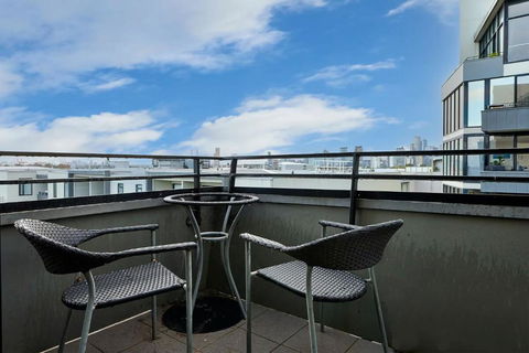 Portside Bliss Your Urban Escape In Melbourne - Hotel VIC 1