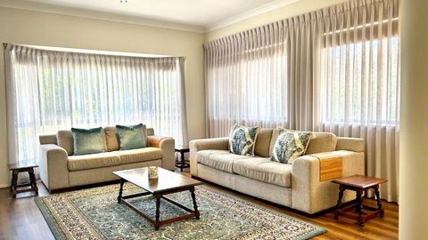 Perfect North Brisbane Retreat 4 Bed - Hotel VIC 2