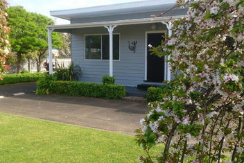 Phillip Island Cottages with Hotel VIC