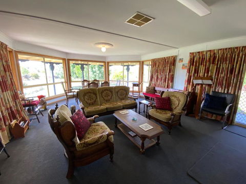 Pull Up Stumps - Hotel VIC 2