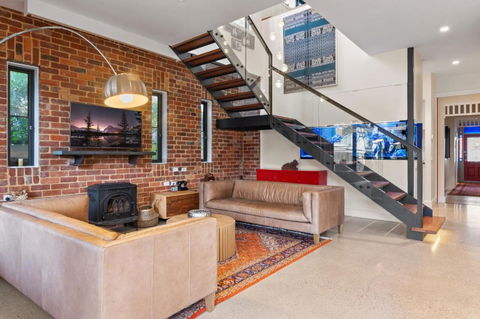 Quaint 4-Bed With Backyard 5-Min To The Beach - Hotel VIC 0