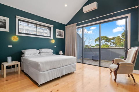 Quaint 4-Bed With Backyard 5-Min To The Beach - Hotel VIC 1