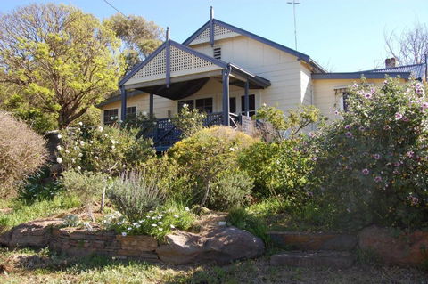 Quaint Cottage Nestled Amongst The Trees - Hotel VIC 0