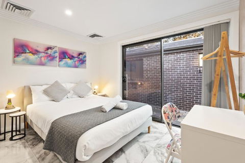 Quaint Double Room - Centrally Located At Glenfield - Shared Bathroom - Hotel VIC 1