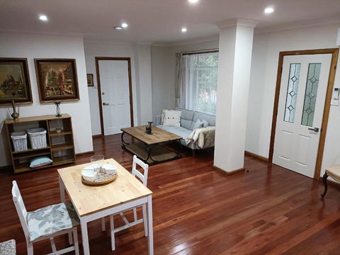 Quiet Nature-Filled Ground Floor Unit - Hotel VIC 3