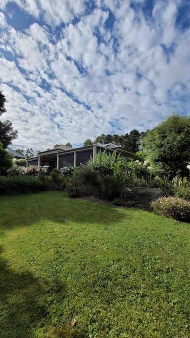 Quiet Family Retreat Getaway - Wildlife Park, Sovereign Hill, Kryall Castle And City At Your Door - Modern House, 8 Guests, 4 Bedrooms, 5 Beds - Hotel VIC 0