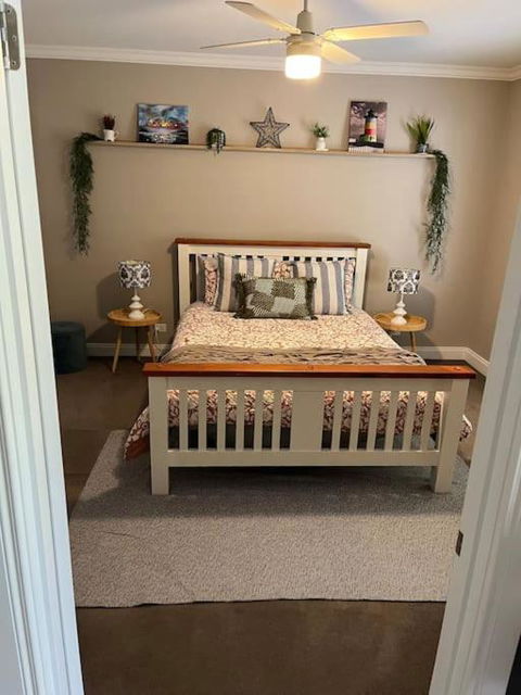 Quiet Family Retreat Getaway - Wildlife Park, Sovereign Hill, Kryall Castle And City At Your Door - Modern House, 8 Guests, 4 Bedrooms, 5 Beds - Hotel VIC 1