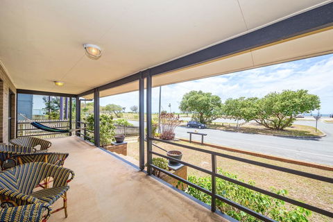 Beachfront At Bribie - Hotel VIC 2