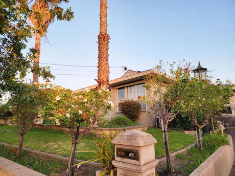 Relax, Refresh, Rejuvenate In Luxury And Convenience - Hotel VIC 2